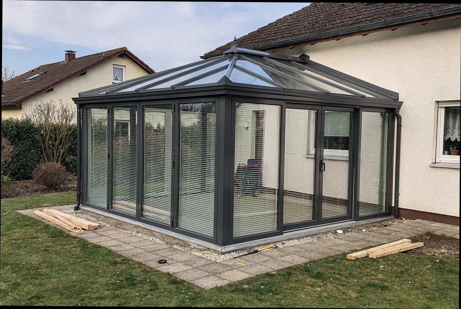 Fertig montierter Kaltwintergarten mit Pultdach in Regensburg